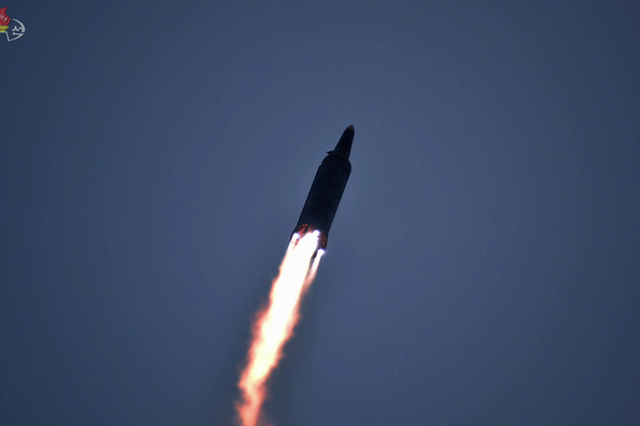 합참 "북한, 동해상에 단거리 탄도미사일 2발 발사"…올해 6번째 연쇄 도발