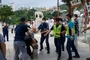 경찰이 말려도 발길질 한 봉은사 스님, 노조원 폭행 체포