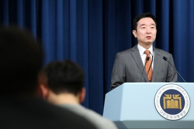 대통령실, '주 69시간' 논란에 "윤 대통령 '주 60시간' 가이드라인 아닌 정책 보완 과정"