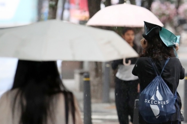 오늘 낮 최고 31도 올라 더워…중부지방엔 소나기