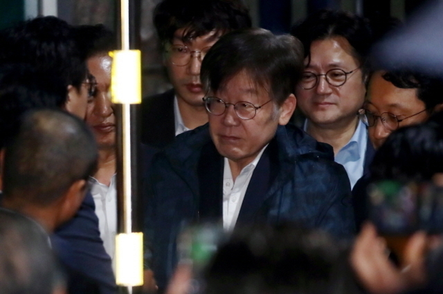 이재명 구속영장 기각..."위증교사혐의는 소명...구속까지는 아냐"