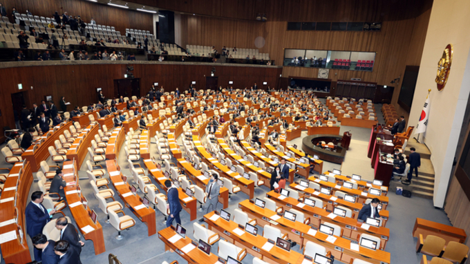 여야, ‘이동관‧검사 탄핵안’ 처리 두고 국회 본회의 대치