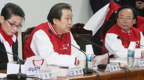 새누리당 여의도동 당사에서 열린 중앙선거대책본부 회의에서 김무성 총괄선거대책본부장이 모두발언을 하고 있다.