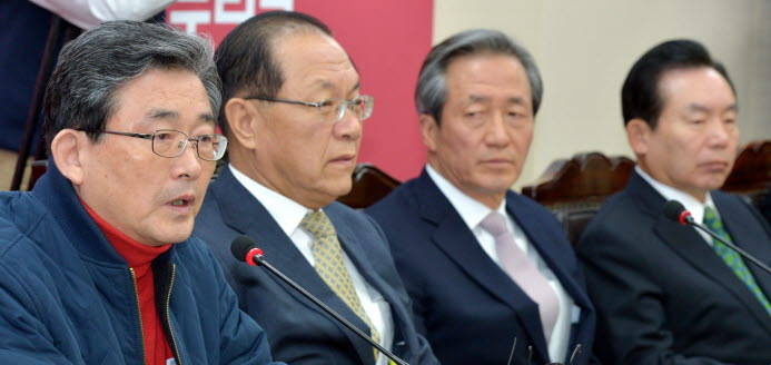 서울 여의도 새누리당사에서 열린 최고중진회의에서 이한구 원내대표가 모두발언을 하고 있다.(자료사진)