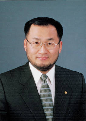 김진돈 한의학 박사/ 운제당 한의원 원장, 한의학 박사, 수필가, 경희대학교 한의과 대학 同 대학원 졸업,