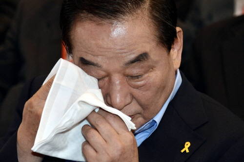 ▲새누리당 당대표에 김무성 의원이 당선됐다. 14일 오후 서울 잠실실내체육관에서 열린 새누리당 전당대회에서 서청원 후보가 눈을 닦고 있다.