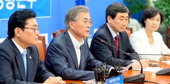 새정치민주연합 최고위원-성완종 수사결과 발표 관련 회의가 열린 2일 오후 서울 여의도 국회 원내대표회의실에서 문재인 대표가 모두발언을 하고 있다.