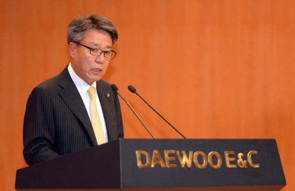 23일 오후 서울 대우건설 사옥에서 열린 대표이사 취임식에서 박창민 대우건설 신임 대표이사가 취임사를 하고 있다.(사진=뉴시스 제공)