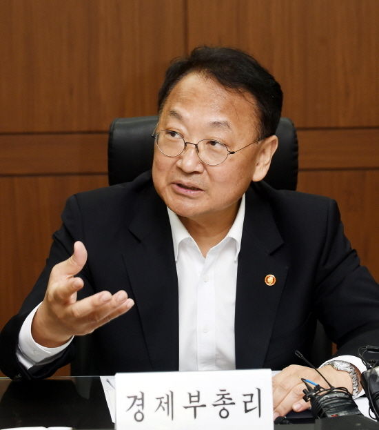 유일호 경제부총리 겸 기획재정부 장관.(사진=기획재정부 제공)