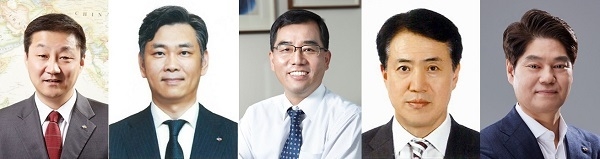 (왼쪽부터) 신현재 CJ제일제당 대표이사, 김홍기 CJ주식회사 공동대표이사, 강신호 CJ제일제당 식품사업부문 대표, 손관수 CJ대한통운 공동대표이사, 허민회 CJ오쇼핑 대표이사.