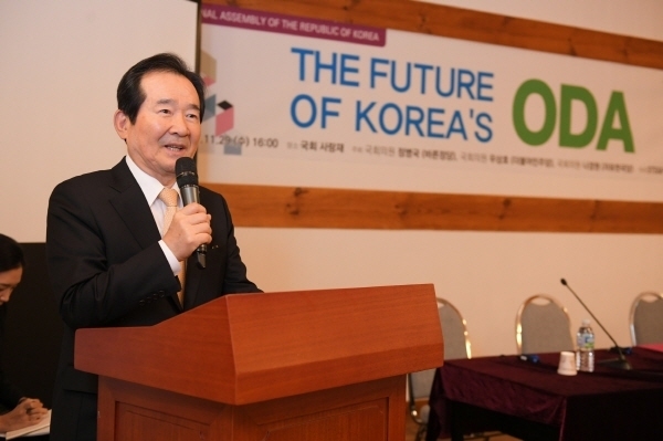 정세균 국회의장은 29일 오후 국회 사랑재에서 「대한민국 ODA가 나아갈 길」 이라는 주제로 열린 세미나에 참석해 축사를 하고 있다.