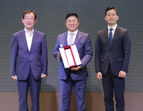(왼쪽부터) 이용득 더불어민주당 국회의원, CJ제일제당 경영지원총괄 이재호 부사장, UN지원SDGs한국협회 김정훈 사무대표. (사진=CJ제일제당 제공)
