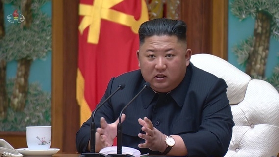 김정은 위원장이 지난 11일 열린 노동당 중앙위원회 정치국 회의에서 발언하고 있다(사진=조선중앙TV).