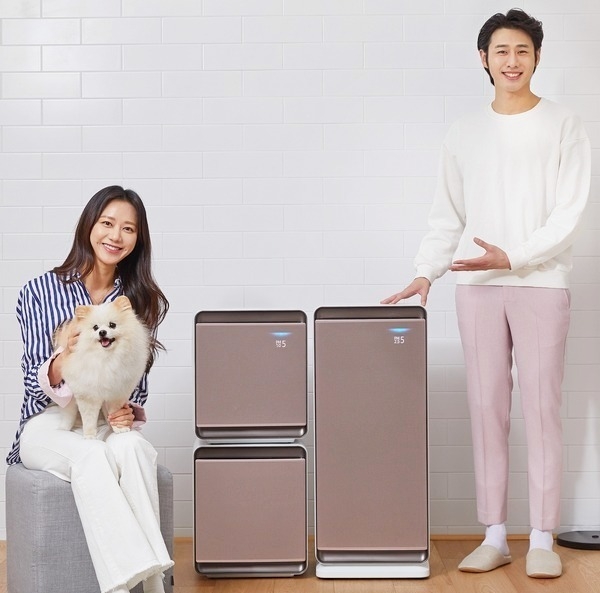 삼성전자가 반려동물을 키우는 가정에 최적화된 펫케어 전용 공기청정기를 출시했다. 사진=삼성전자