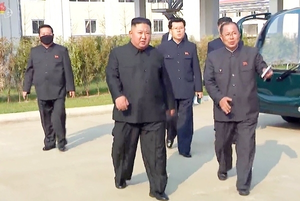 국가정보원이 북한 김정은 국무위원장의 최근 건강 상태와 관련, 심장 관련 시술이나 수술 등을 받지 않았다며 '건강이상설'을 공식적으로 부인했다. 사진=뉴시스