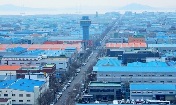 중견련이 신성장동력 창출을 위해 사업전환 지원사업 사전 컨설팅 참가 기업을 모집한다. 중소, 중견기업이 입주해 있는 경기 시화공단 전경. 사진=정수남 기자
