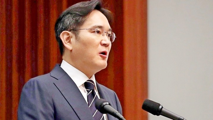이 부회장이 경영 승계와 노조 문제 등과 관련해 대국민 사과문을 낭독하고 있다. 사진=뉴시스