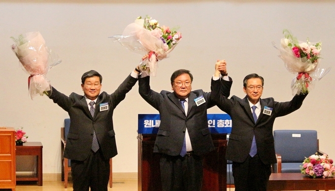 72표를 얻은 전 의원, 9표를 얻은 정 의원이 마지막까지 함께 하며 이날 선거의 대미를 장식했다(사진=정수남 기자).