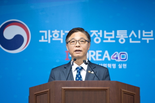 정병선 과학기술정보통신부 제1차관이 8일 오전 세종특별자치시 세종파이낸스센터 과기정통부 기자실에서 '다목적 방사광가속기 충청북도 청주시 건립 추진' 관련 브리핑을 하고 있다. (사진=과학기술정보통신부 제공) 