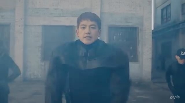 비 '깡' 뮤직비디오. 유튜브 캡처