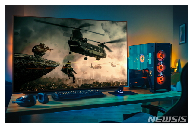 LG전자가 오는 6월부터 유럽과 일본 등지에서 세계 최초 48형 유기발광다이오드(OLED) TV 판매를 시작한다. 국내 출시 시기는 미정이다. 사진은 LG전자가 지난 27일 출시한 48형(화면 대각선 길이 121㎝) OLED TV(모델명 48CX) (제공=LG전자) (사진=뉴시스)