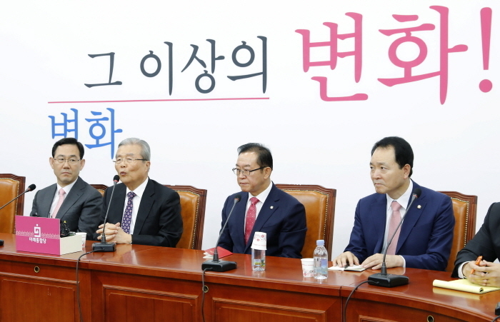 김종인 미래통합당 비상대책위원장이 1일 오전 서울 여의도 국회에서 열린 1차 비상대책위원회의에서 발언하고 있다.
