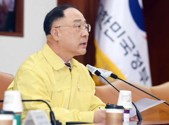 정부가 소비쿠폰 발행, 승용차 개별소비세 인하, 지역사랑상품권 확대 등 기존에 재정·세재 정책을 하반기에도 이어서 시행한다. 민간소비의 회복 불씨를 살리기 위한 것으로 풀이된다.