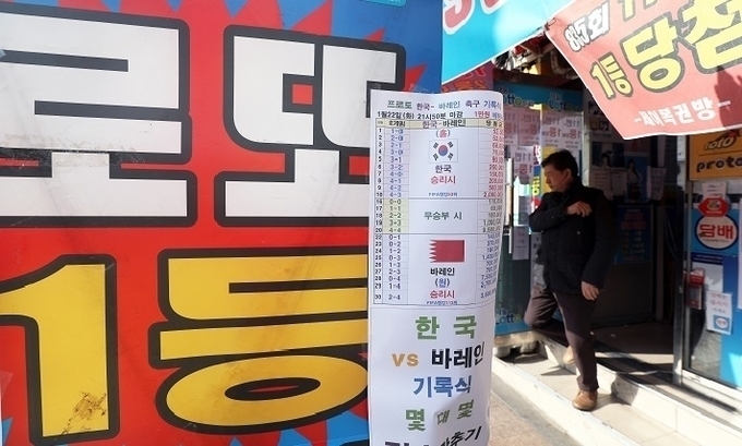 충북 청주시의 한 로또 판매점에서 판매된 48억원 로또 복권 1등 당첨 주인공이 결국 나타나지 않았다.