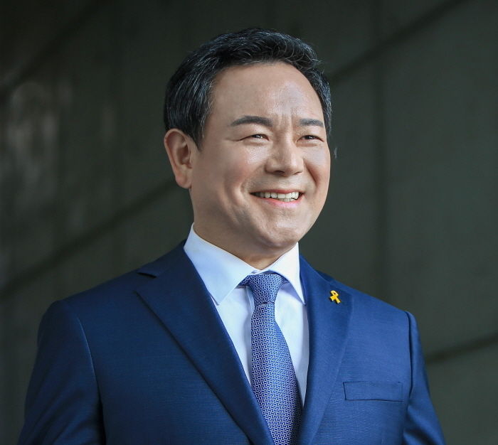 더불어민주당 이형석 의원(광주 북구을)은 3일 더불어민주당 제251차 최고위원회의에서 「5·18민주화운동 등에 관한 특별법」 개정안(“5·18역사왜곡처벌법”) 의 당론 채택을 요청했다.