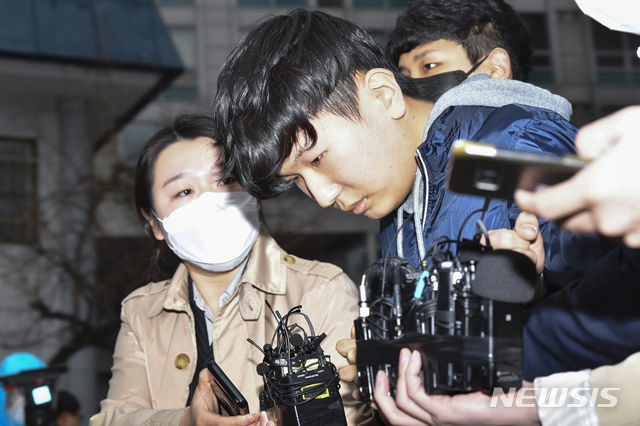 텔레그램 '박사방' 운영자 조주빈(25)과 공모해 아동·청소년 성착취 영상물 등을 제작·촬영한 혐의 등으로 재판에 넘겨진 대화명 '부따' 강훈(19)이 자신이 소속된 대학에서 퇴학을 당한 것으로 알려졌다. (뉴시스)