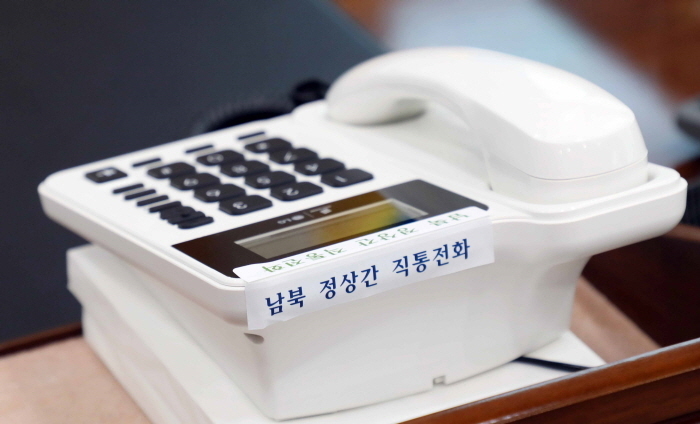 북한이 9일 남북 정상 간 핫라인을 포함해 모든 연락 채널을 완전히 차단하겠다고 공식 선언하자 청와대가 당혹감을 감추지 못하고 있는 분위기다.