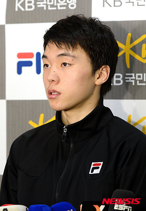 한국 쇼트트랙 국가대표로 활약했던 故 노진규(24)가 지난 2013년 3월 목동아이스링크에서 인터뷰에 나선 모습.(사진=뉴시스)