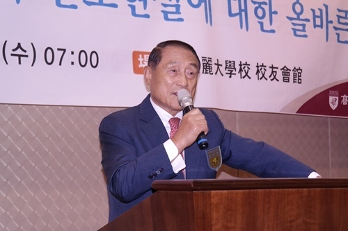 강연중인 김진호 재향군인회장 / 사진 =고려대학교 경영전문대학원 