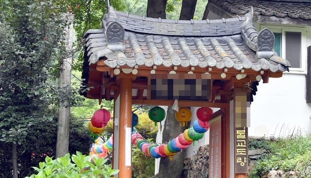 1일 광주광역시청(광주시청) 코로나19 발생현황에 따르면 밤 사이 코로나19 확진자가 7명 추가돼 광주 코로나19 누적 확진자수는 56명이 됐다. 사진은 광주 코로나19 확진자가 발생한 광륵사.