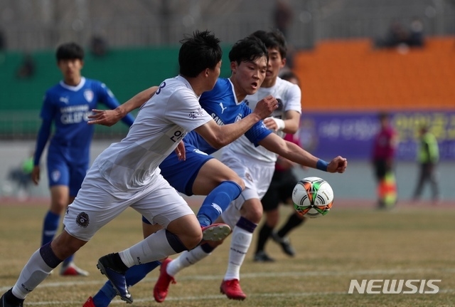 대학축구협회는 지난 1일 고등부 전국대회를 8월초와 9월초 시행하는 방안을 확정했다. (사진/뉴시스)