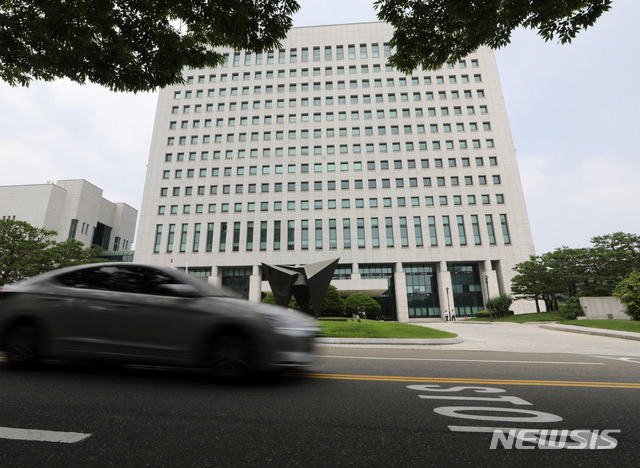 대검찰청은 3일 수사자문단 절차를 중단하라는 추미애 장관의 시시와 관련, 검사장 회의를 열러 수용여부를 논의한다.사진은 대검찰청 모습.(사진/뉴시스)