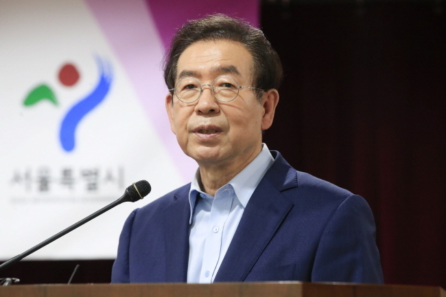 박원순 서울시장이 1일 오후 서울 중구 국립중앙의료원 대강당에서 열린 국립중앙의료원 신축·이전을 위한 업무 협약식에서 인사말을 하고 있다.(사진=뉴시스 제공)