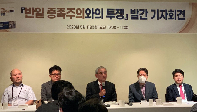 지난 5월 서울 중구 달개비에서 기자회견 중인 이승만학당. (사진제공=뉴시스)