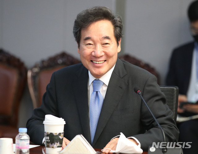 이낙연 더불어민주당 의원이 지난 2일 서울 여의도 국회 의원회관에서 열린 한반도평화포럼 긴급간담회에서 발언하고 있다. (사진/뉴시스)