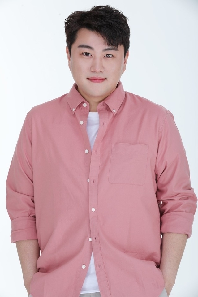 김호중 사과 공식입장 심경글을 통해 친모가 일부 팬에게 금품 요구한 것과 법적대응을 예고한 전 매니저에게도 사과했다. 사진=김호중 소속사 생각을보여주는엔터테인먼트 제공