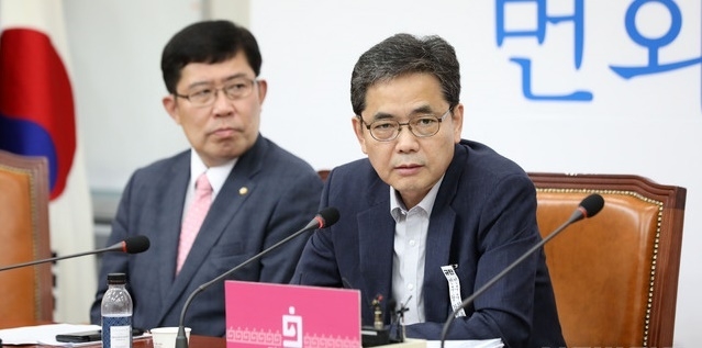 곽상도 미래통합당 의원이 9일 오후 서울 여의도 국회에서 열린 위안부 할머니 피해 진상규명 TF회의에서 발언하고 있다.