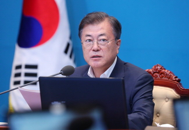 문재인 대통령이 20일 청와대 여민관에서 열린 수석 보좌관 회의에 참석해 발언하고 있다.