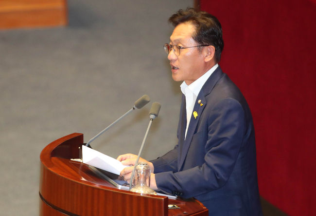 배진교 정의당 원내대표가 3일 오후 서울 여의도 국회 본회의장에서 열린 제379회국회(임시회) 제7차 본회의에서 의사진행 발언을 하고 있다. (사진제공=뉴시스)