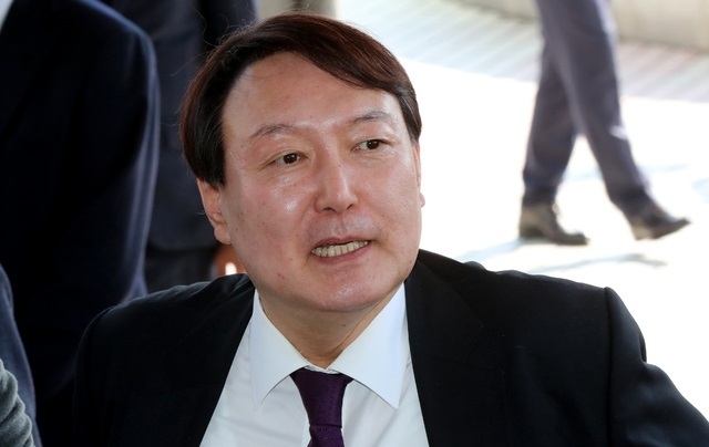 유시민 이사장이 "검찰의 언론 외주사건, 윤석열 연관 가능성"을 24일 제기했다. 사진은 윤석열 검찰총장. 사진=뉴시스