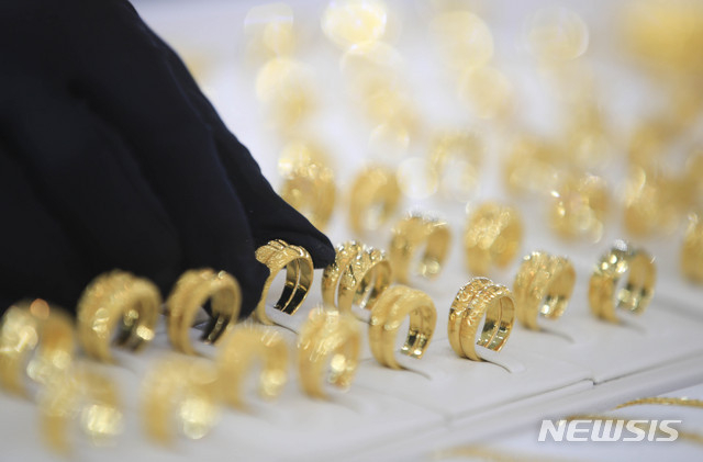 대표적 안산자산인 금값에 이어 은, 구리값도 오르고 있다.