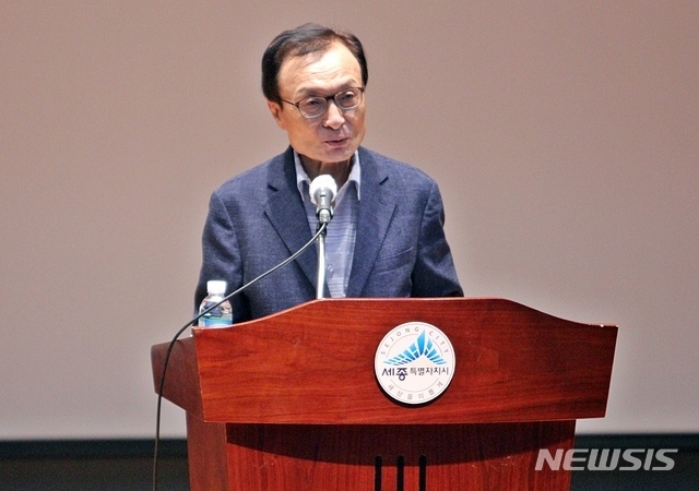 이해찬더불어민주당대표의 "서울은 천박한 도시" 라는 강연 중 발언이 여론의 도마위에 올랐다. (사진/뉴시스)