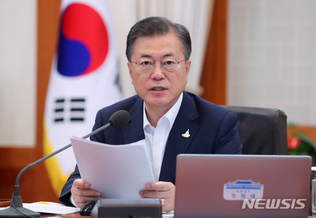 문재인 대통령이 지난 21일 청와대에서 열린 국무회의에 참석해 발언하고 있다.(사진/뉴시스)