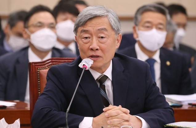 최재형 감사원장이 29일 서울 여의도 국회에서 열린 법제사법위원회 전체회의에서 의원의 질의에 답하고 있다.