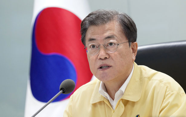 문재인 대통령이 4일 오후 청와대 위기관리센터에서 열린 집중호우 대처 긴급상황점검회의에 참석해 발언하고 있다.(사진=청와대 제공)