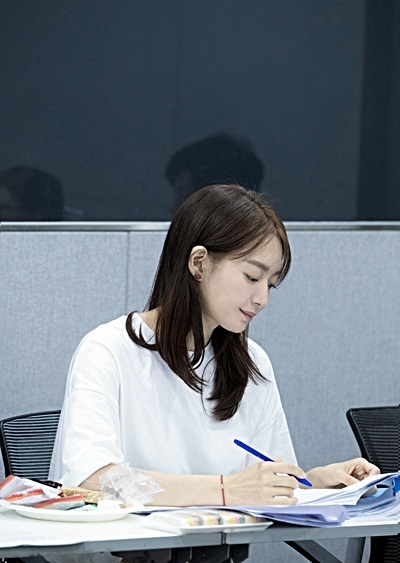  신민아 선행 소식이 5일 전해졌다. 사진=오에이엘 제공